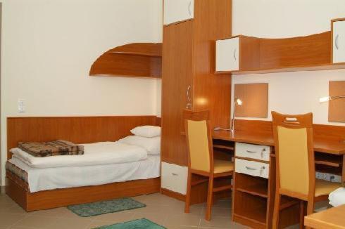 Karoly Robert Diakhotel Дьёндьёш Экстерьер фото