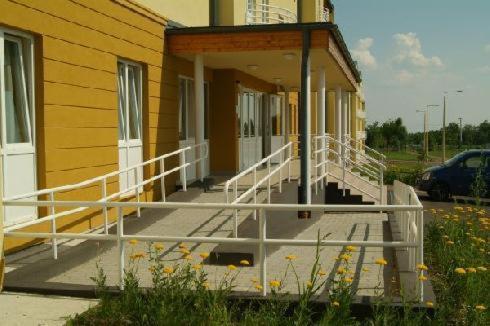 Karoly Robert Diakhotel Дьёндьёш Экстерьер фото